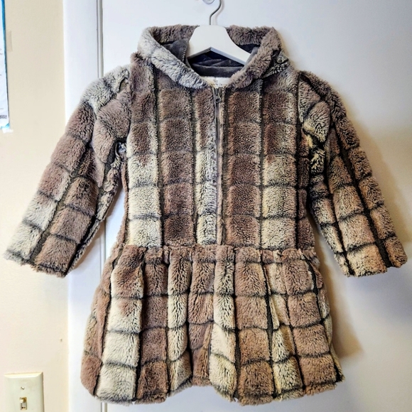 AMERICAN WIDGEON Faux Fur Hooded Coat In Cookie Cream Bun Size 6 - Picture 6 of 15